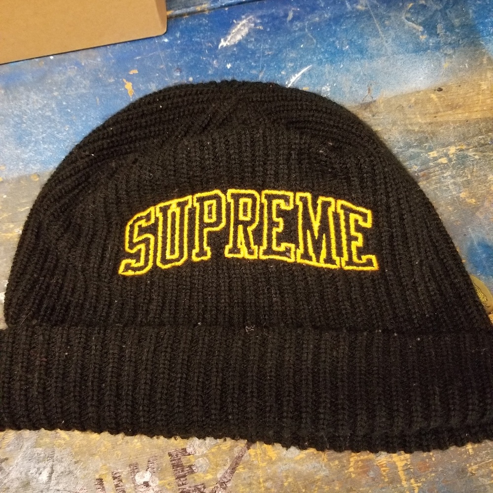 Supreme arc logo beanie